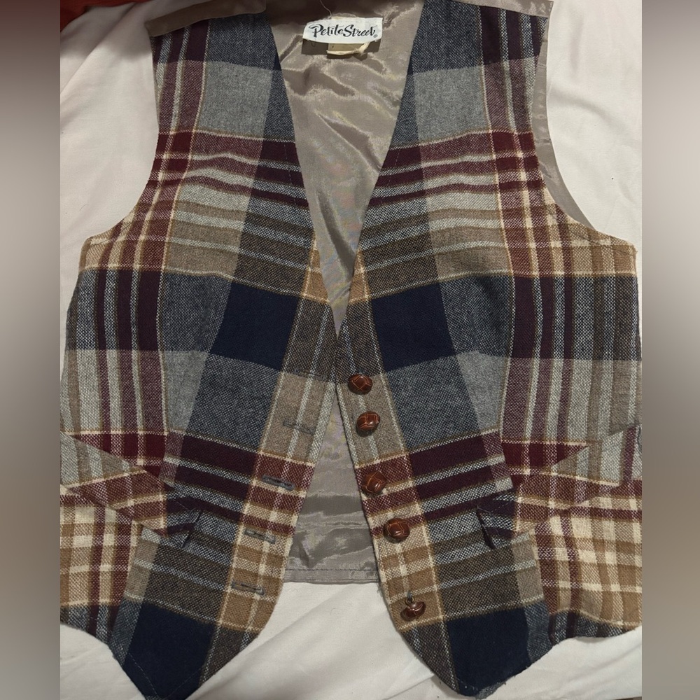 Petite Street plaid vest, size medium